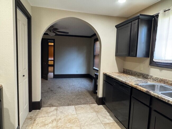 Foto del edificio - 2621 N Harrison St