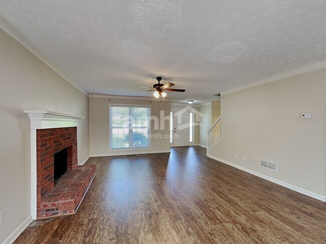 Building Photo - 725 Simon Ive Dr