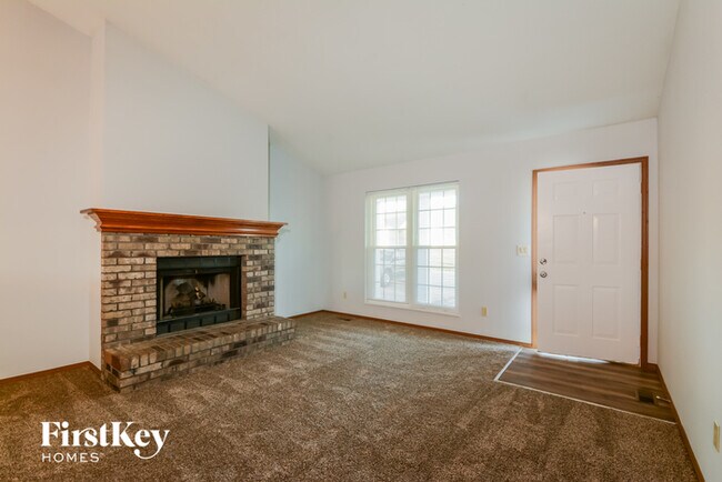 Foto del edificio - 210 Briar Valley Ct S