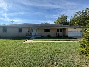 504 W Maple St