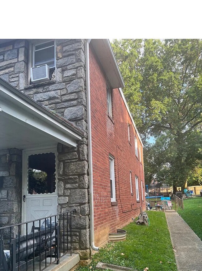 Foto del edificio - 913 E 21st St