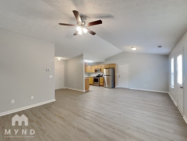 Building Photo - 165 Hunters Trce