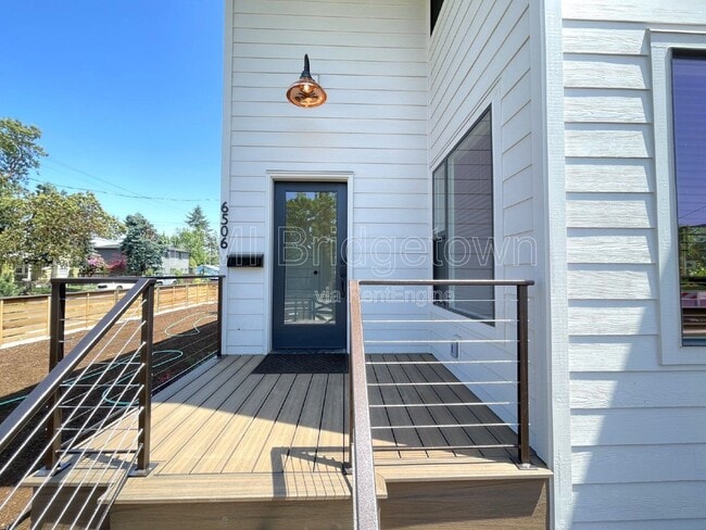 Building Photo - 6506 SE 63rd Ave