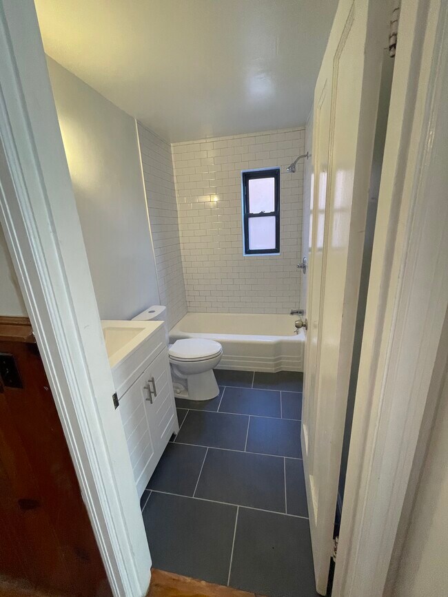 Foto del edificio - 4864 Madison Rd