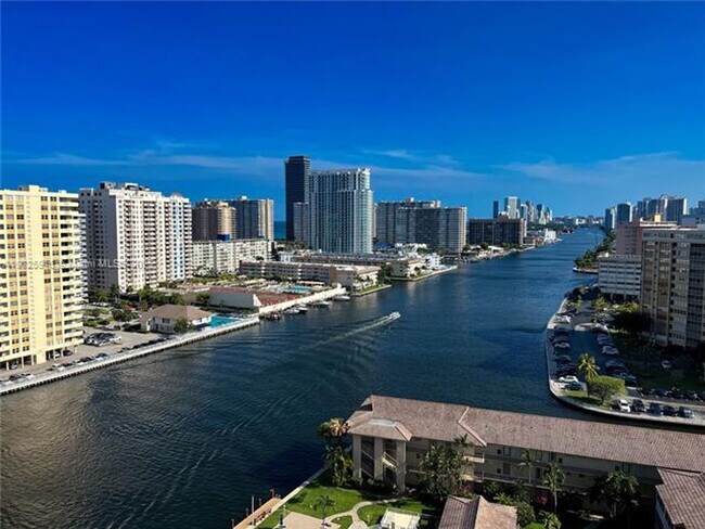 Foto del edificio - 2602 E Hallandale Beach Blvd