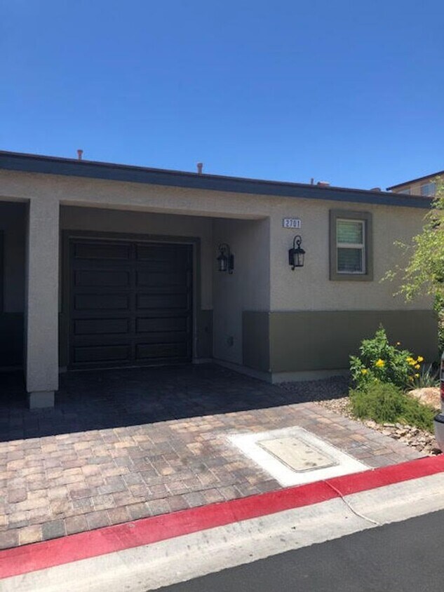 Primary Photo - 2 Bedroom Singe Story Townhouse in Gated C...