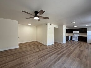 Building Photo - 462 W 300 N