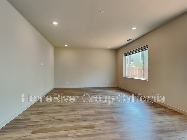 Building Photo - 3445 Cantor Dr