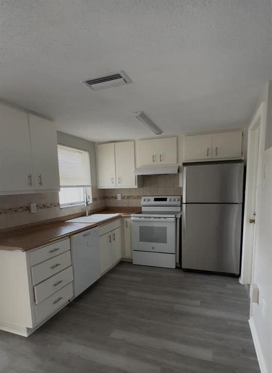 Foto del edificio - 7936 Pineapple Ln