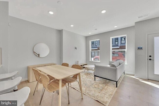 Foto del edificio - 606 Parker Blvd