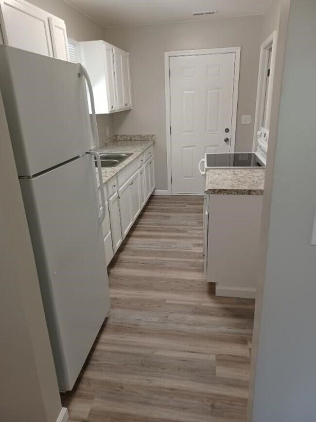Foto del edificio - 3 Bedroom home in quiet southwest neighbor...