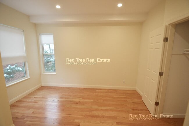 Building Photo - 379 Harvard St