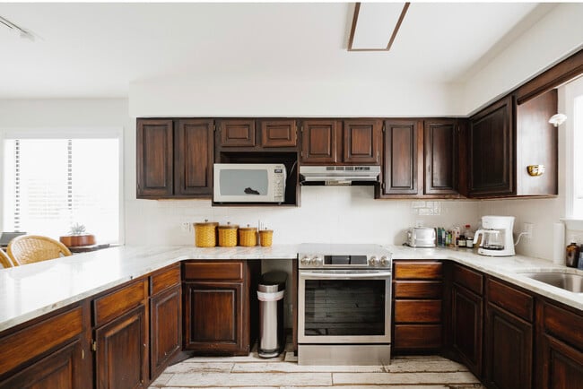 Foto del edificio - 322 Summit Dr