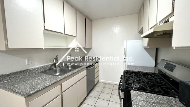 Building Photo - ElParque2715