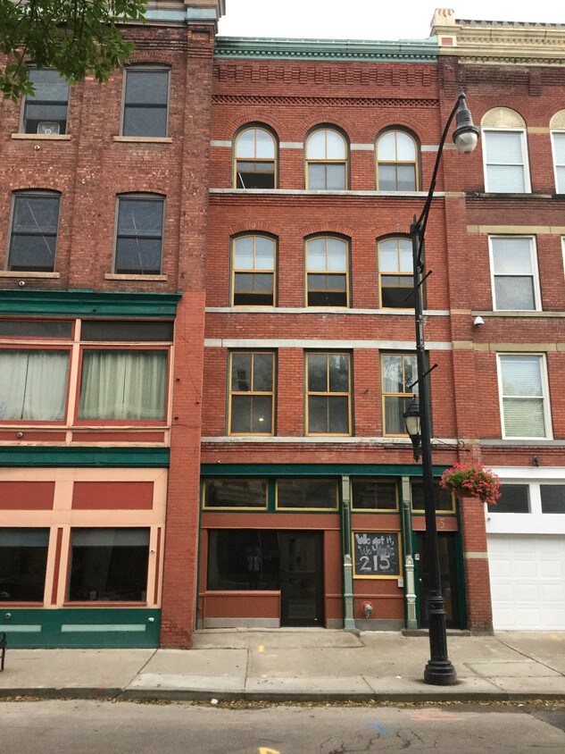 LOFTS@215 - 215 State St
