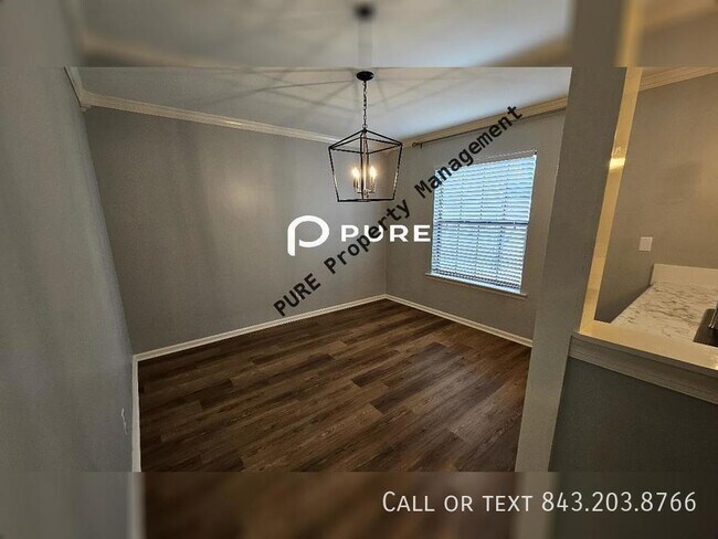 Building Photo - Recently Upgraded Townhouse near Dowtown C...