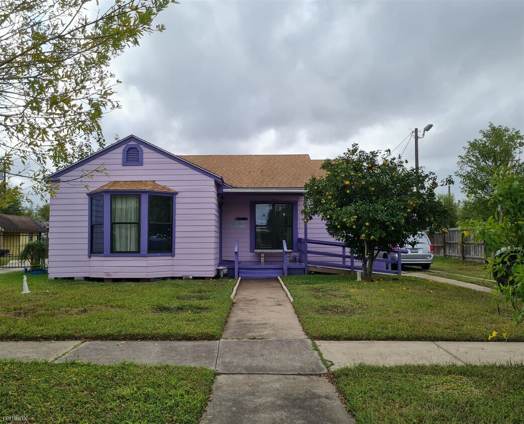 2 br, 2 bath House 1106 E Van Buren Ave House Rental in Harlingen