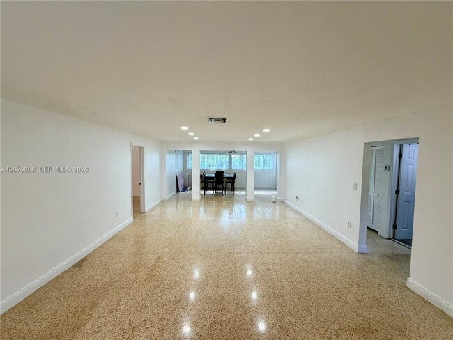 Foto del edificio - 18711 NW 24th Ave