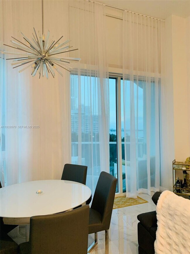 Foto del edificio - 1900 N Bayshore Dr