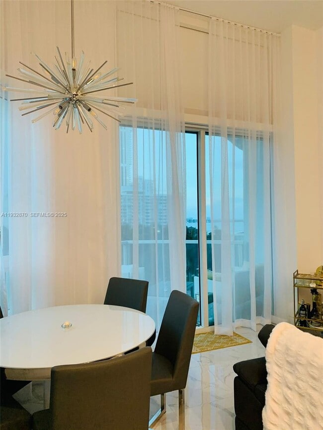 Building Photo - 1900 N Bayshore Dr