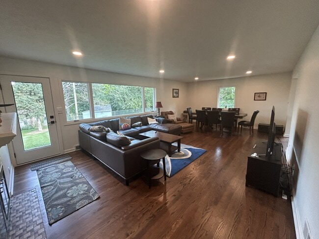 Living Room - 2615 S 99th Ave