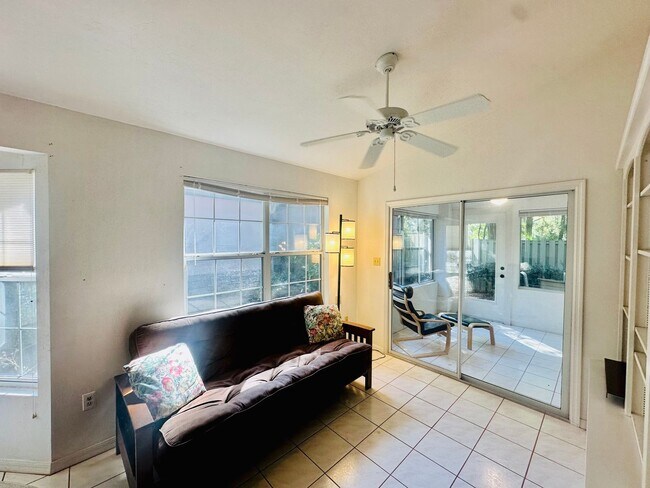 Building Photo - Charming 2 bedroom, 2 Bathroom Rental in P...