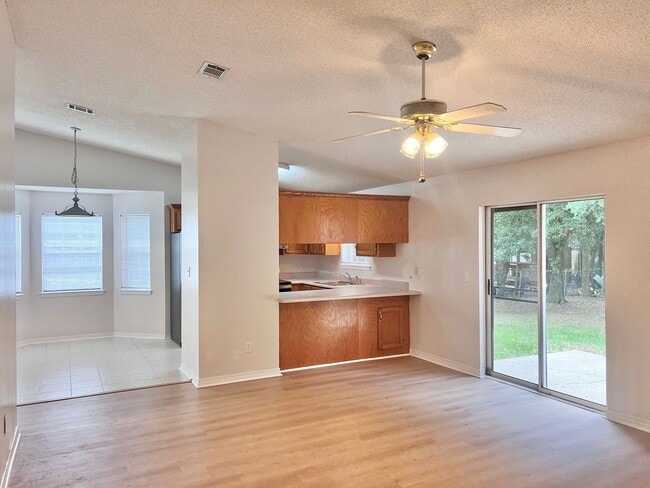 Building Photo - Charming 3-Bed, 2-Bath Milton Residence