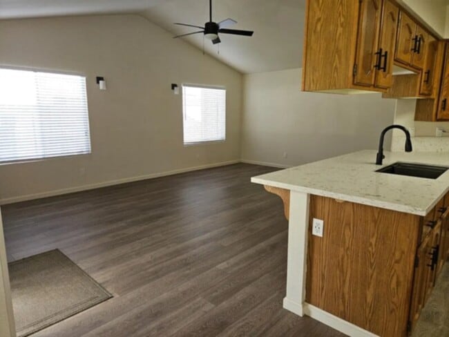 Building Photo - Beautifully updated home with fresh finishes throughout SOLAR SOLAR SOLAR save tons on your bill
