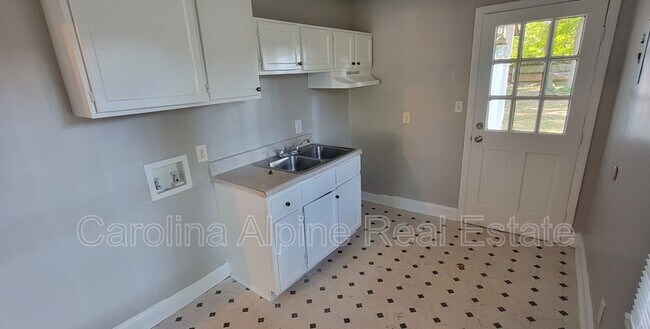 Building Photo - 2735 Remington St