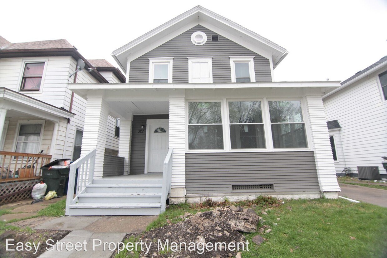 4 br, 2 bath House 327 E. 11th Street House for Rent in Davenport