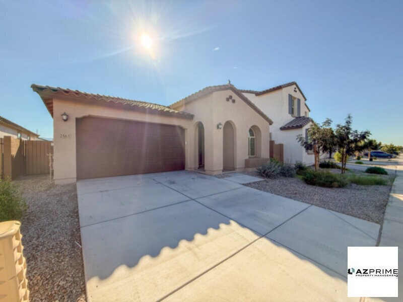 Foto principal - Stunning 4/3 Phoenix Solar Home Near South Mountain!