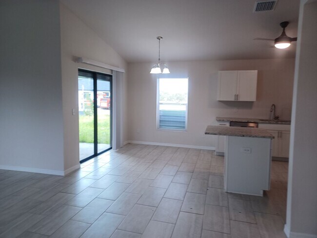 Foto del edificio - AVAILABLE NOW: BRAND NEW CONSTRUCTION 3 Bedroom / 2 Bathroom HOME
