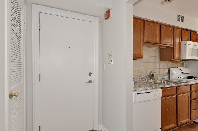 Building Photo - 5200 Carriageway Dr