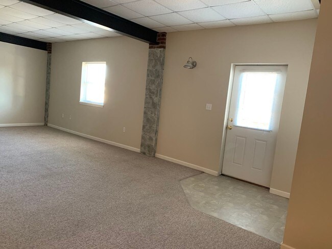 Building Photo - 7 S Church St