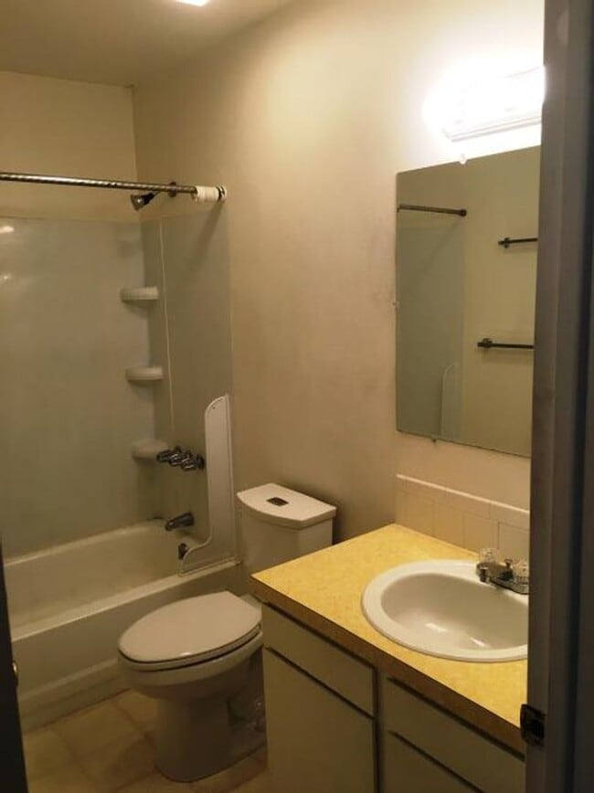 Building Photo - GREAT PRICE- 2 BEDROOM IN LONGMONT DUPLEX