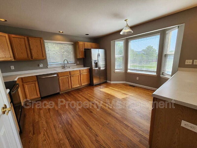 Building Photo - 553 Arbor Dr