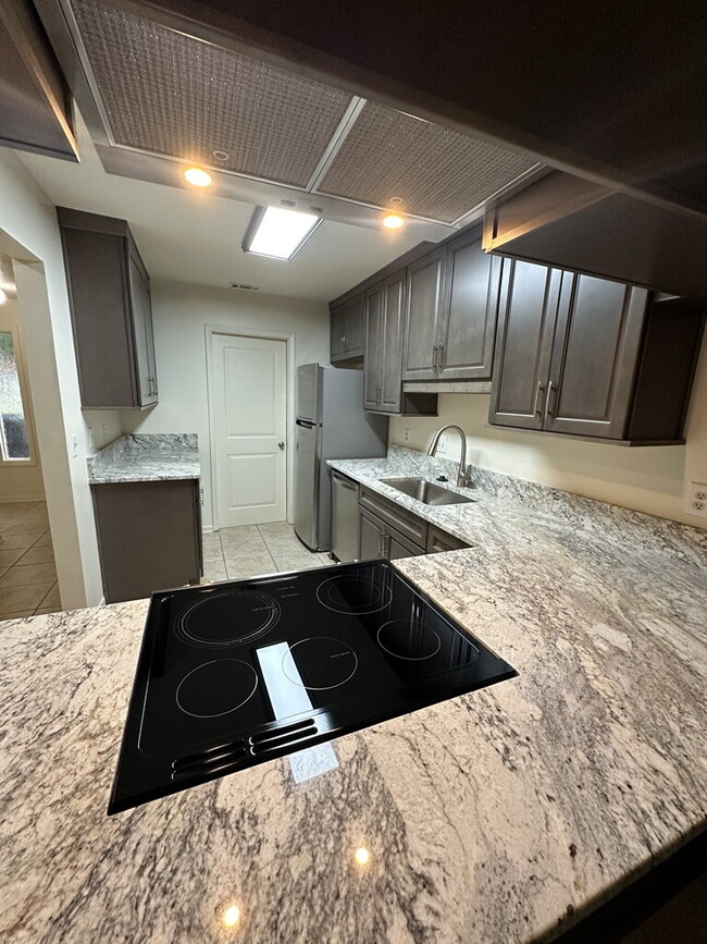 Foto del edificio - "Charming 2-Bedroom Townhouse in Ft Walton...