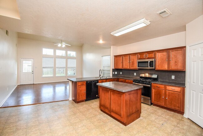Foto del edificio - 19327 Poppy Grove Ln