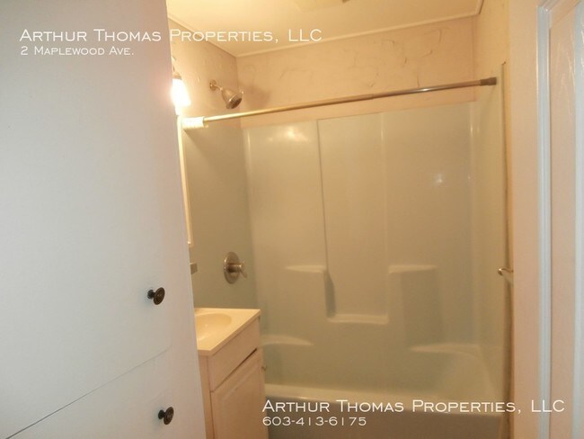 Foto del edificio - Spacious 2 Bedroom on First Floor of Duplex