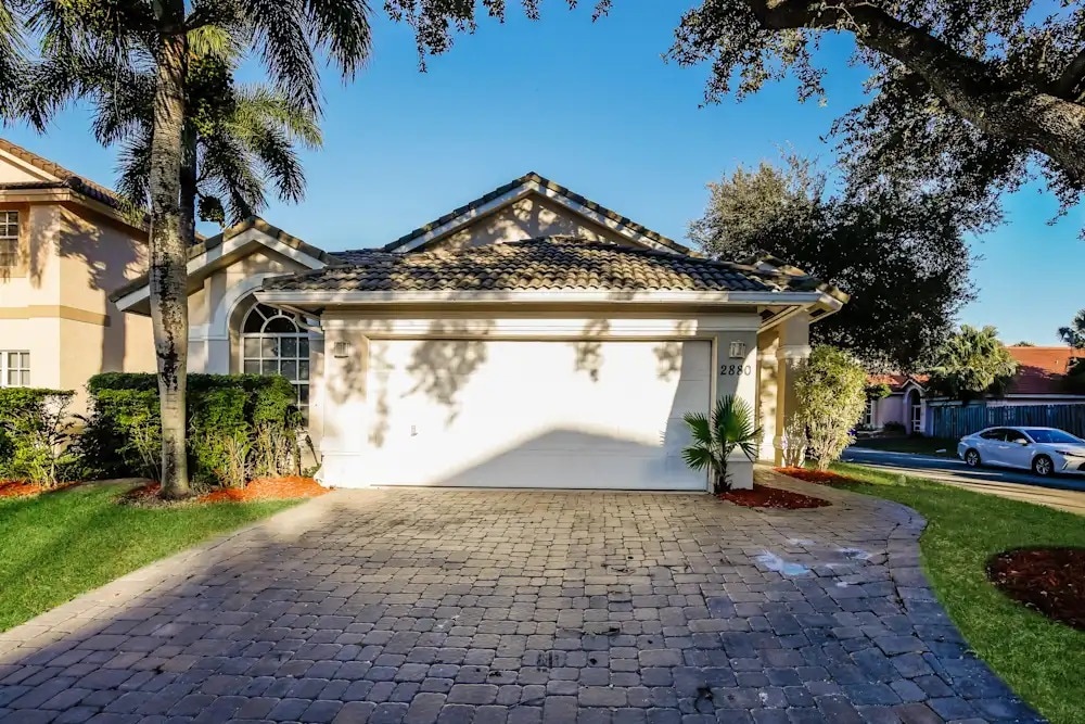 Primary Photo - 2882 NW 68th Ln