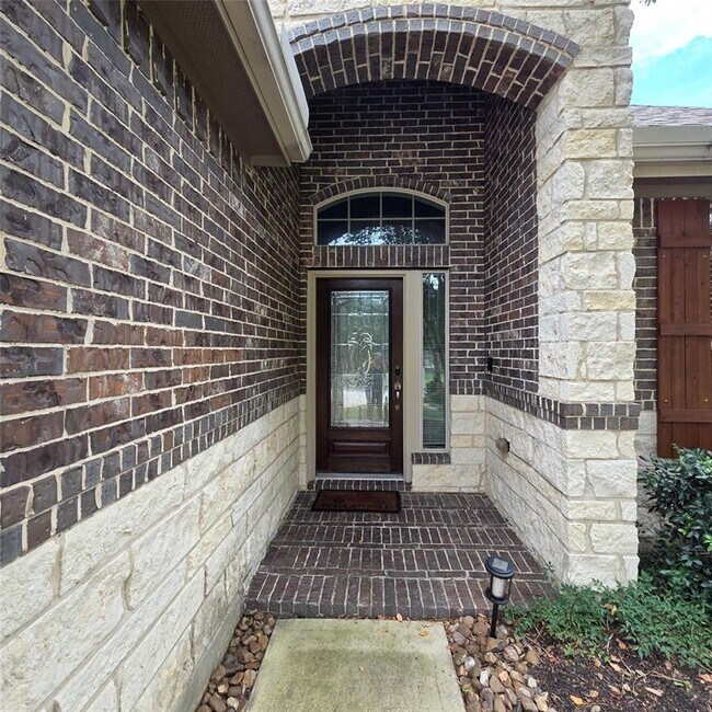 Foto del edificio - 26101 Brickhill Dr