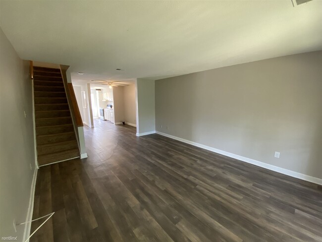 Building Photo - 2 br, 2.5 bath Townhome - Avery Close