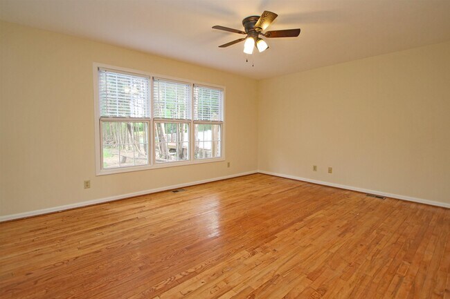 Foto del edificio - 1345 Goldfinch Dr