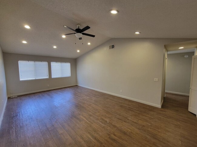 Foto del edificio - 861 W Legion Rd