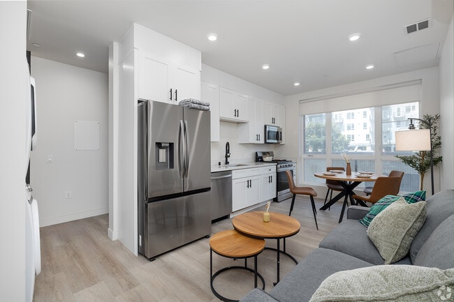 Building Photo - 1128 W 37th Dr