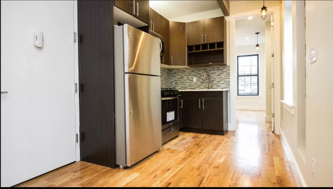 Foto del edificio - 562 Wilson Ave