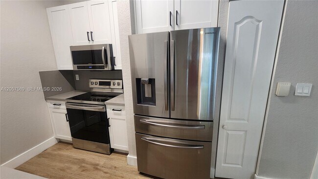 Foto del edificio - 6001 SW 70th St