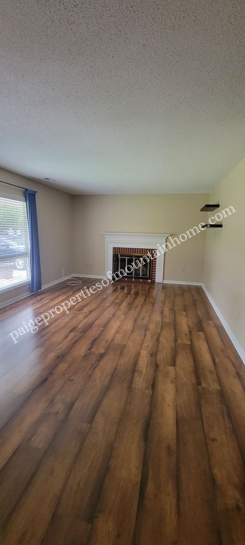 Foto del edificio - 1724 Katherine Dr
