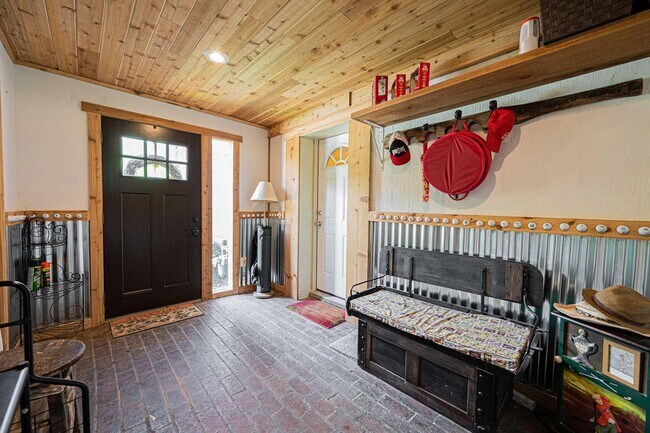 Foto del edificio - Beautiful 3 Bedroom Fully Furnished House ...