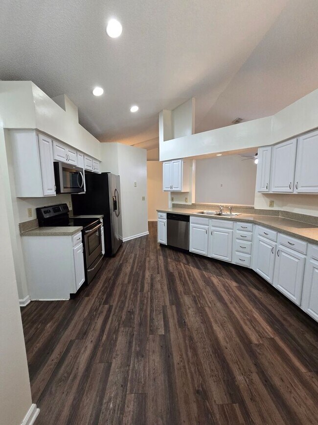 Foto del edificio - 3 Bedroom 2 Bath at Chimney Lakes